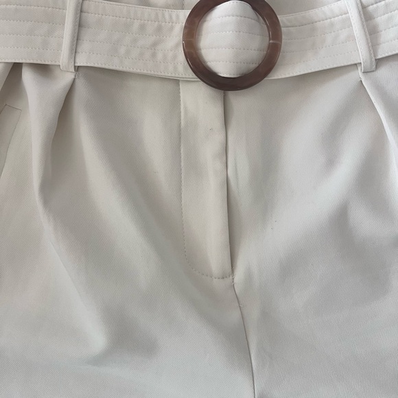 Elegant White Women's Shorts with Belt - Picture 5 of 12